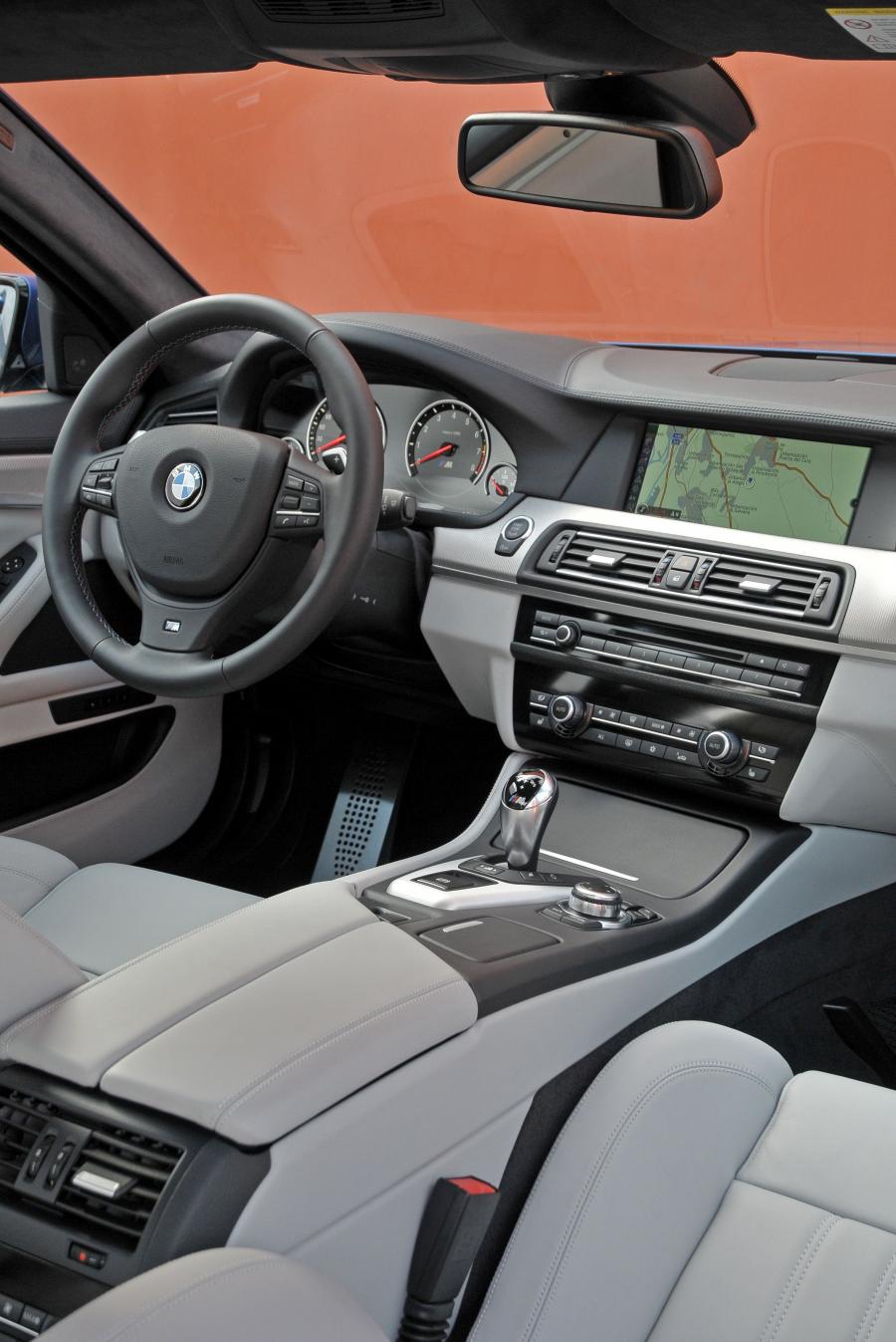  BMW M5 2011 года  (фото 43 из 344)